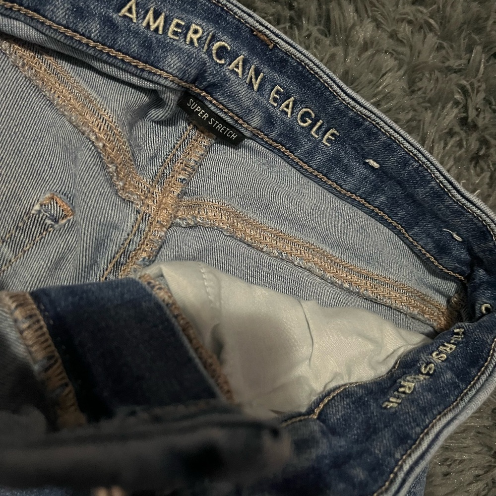 AMERICAN EAGLE HIGH RISE SHORTS - Picture 3 of 4